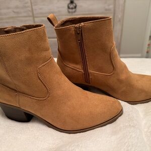 Old Navy Western Booties Suede Low Heel Sandy